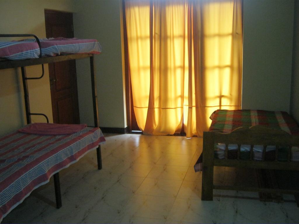 Aurora - Negombo Budget Hostel Habitación foto