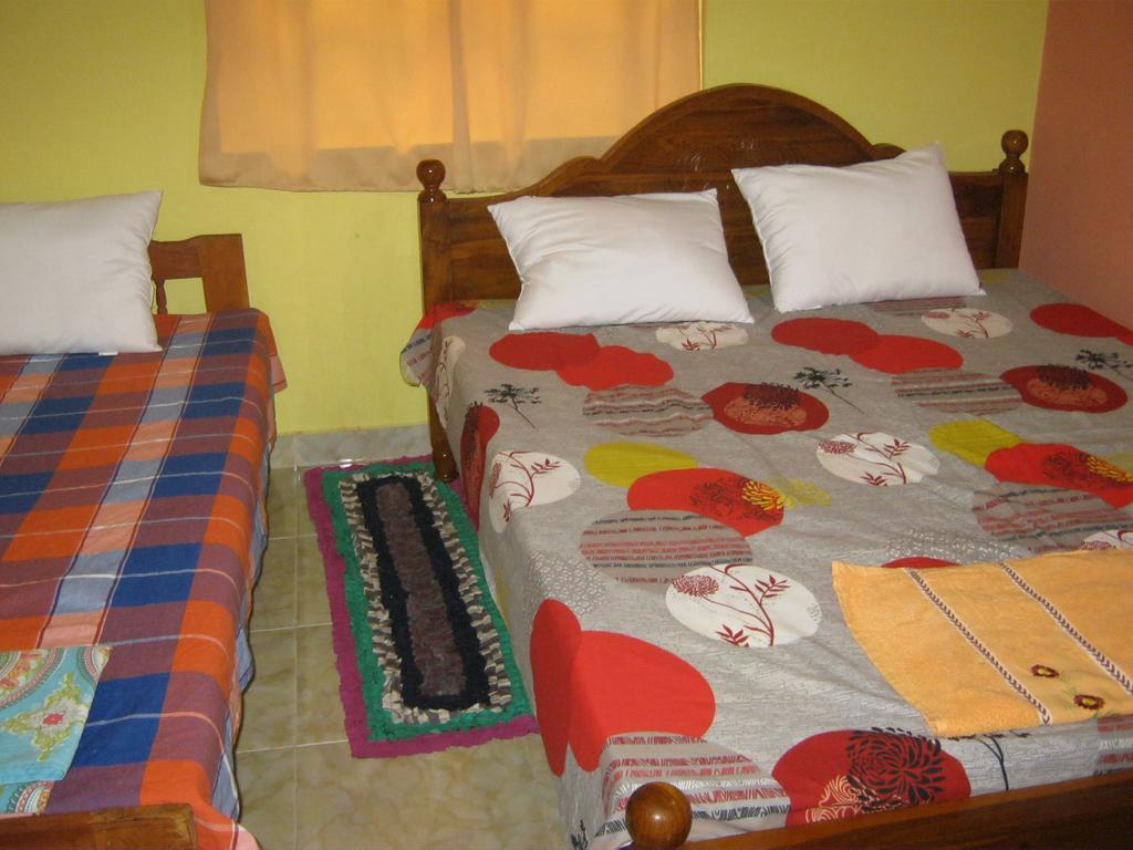 Aurora - Negombo Budget Hostel Habitación foto