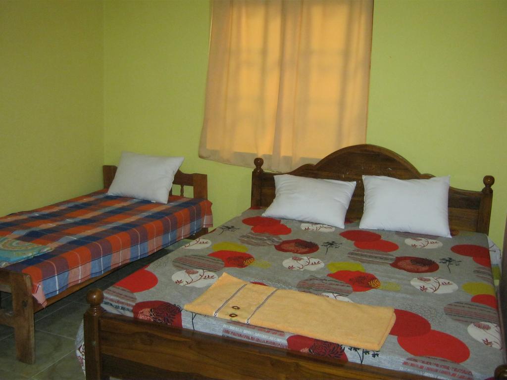 Aurora - Negombo Budget Hostel Habitación foto
