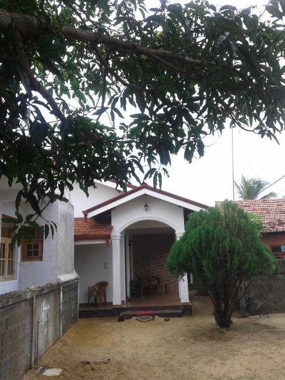 Aurora - Negombo Budget Hostel Exterior foto